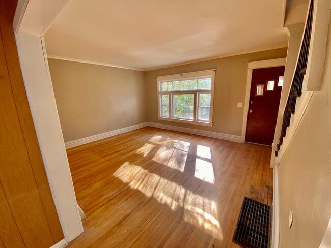 Building Photo - AVAILABLE SEPTEMBER 1ST- Updated 2 bedroom...
