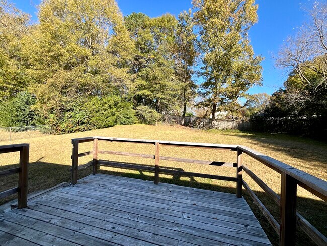 Building Photo - 510 Martha Ave