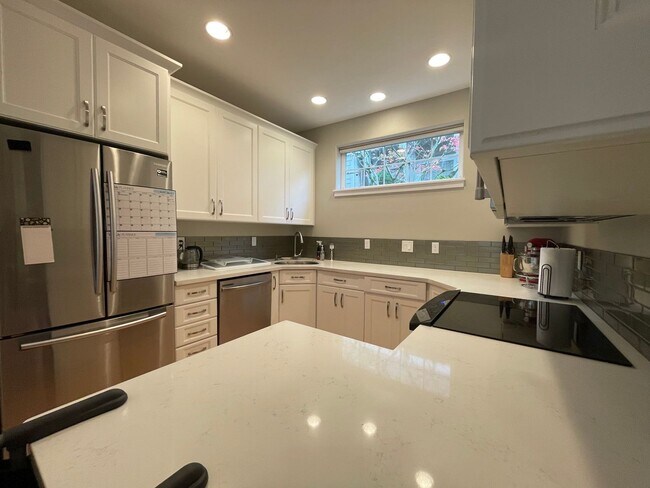 Foto del edificio - Lovely 3 Bed 2.5 Bath Forest Heights Subdi...