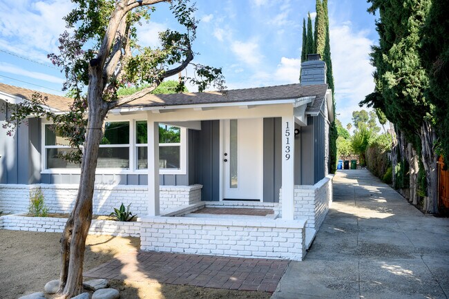 Building Photo - 15139 Vose St