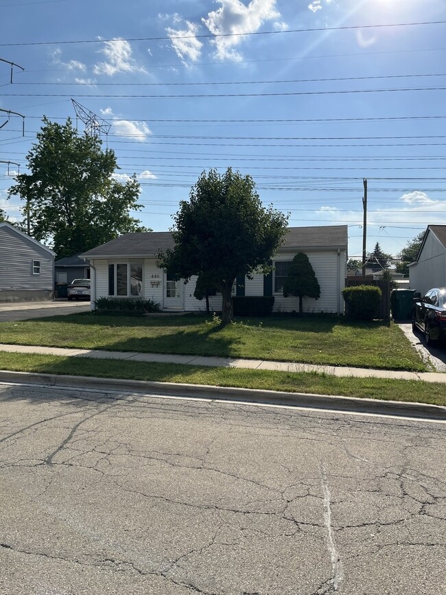 Building Photo - 446 Montrose Dr