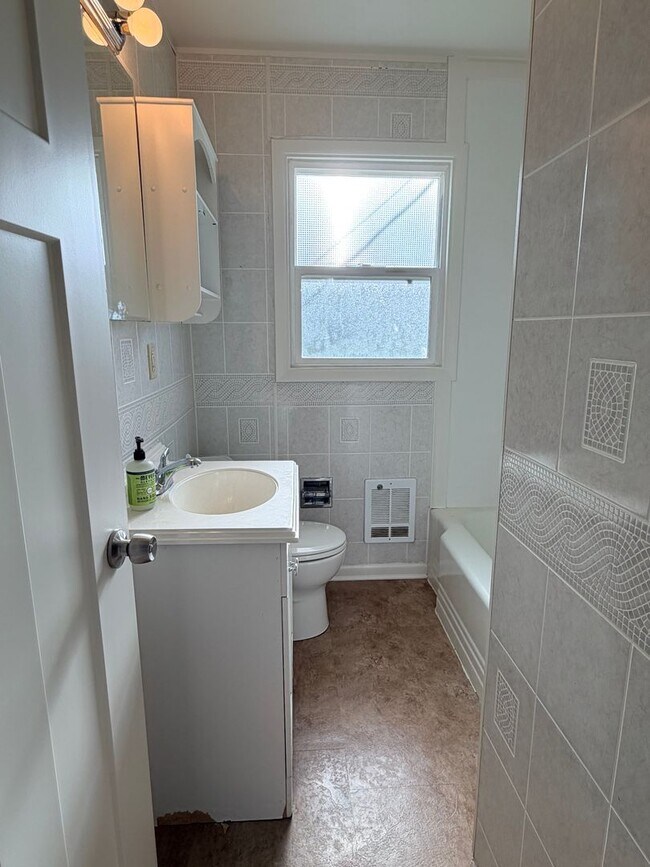 Foto del edificio - 2 bedroom home with great back yard!
