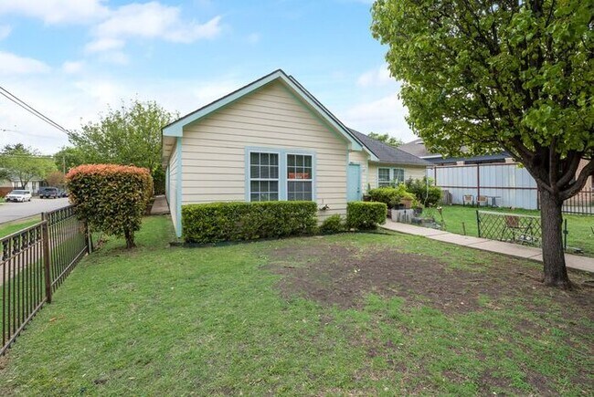 Foto del edificio - East Dallas Duplex