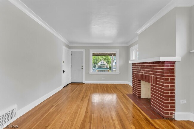 Foto del edificio - 3396 W 130th St