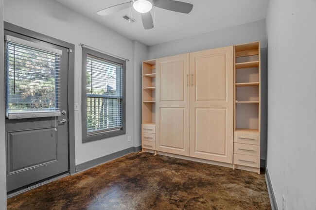 Building Photo - Conveniently located 2-bedroom townhome in Germantown!