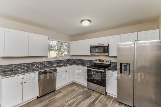 Foto del edificio - 3354 Springnite Dr