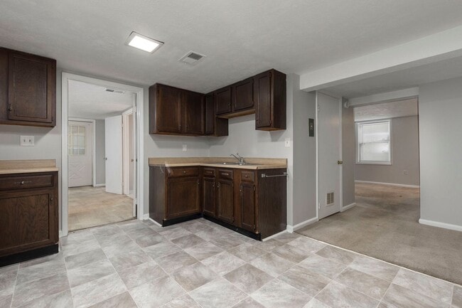 Building Photo - 9308 Aylesbury Dr