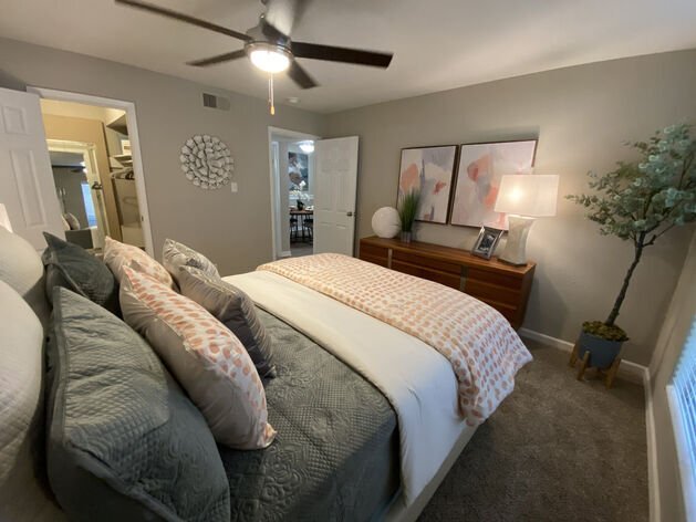 Foto del edificio - 10901 Meadowglen Ln