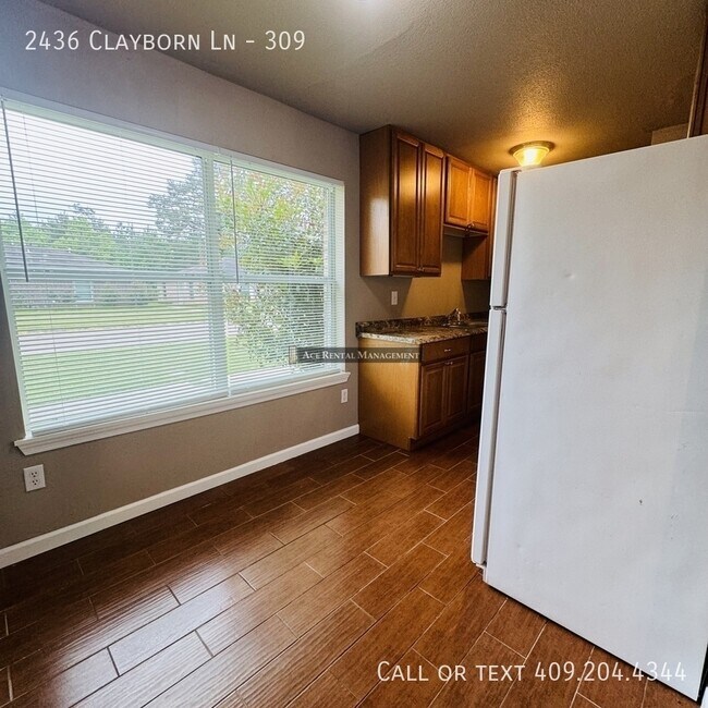 Foto del edificio - 2436 Clayborn