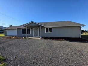 Building Photo - 15840 Pedrioli Dr