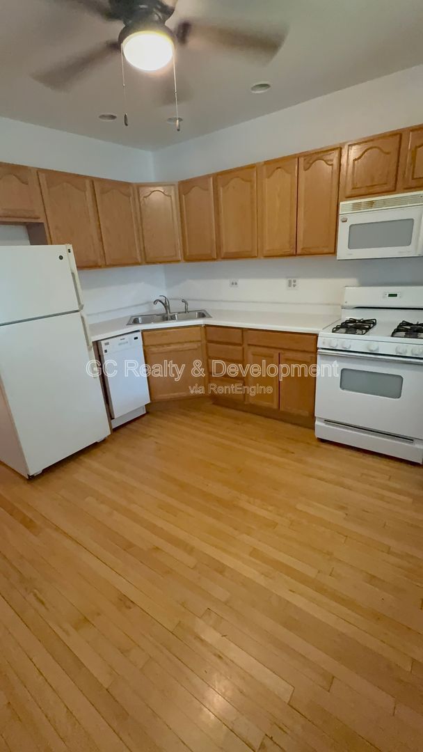Foto del edificio - 2926 N Avers Ave