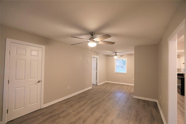 Building Photo - 714 Parker Cir