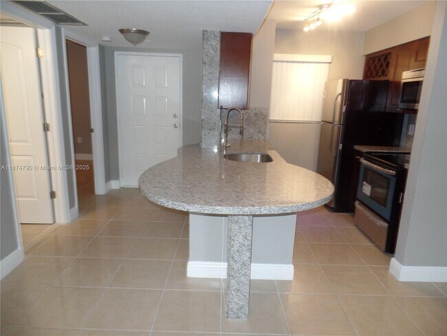 Foto del edificio - 2890 N Oakland Forest Dr