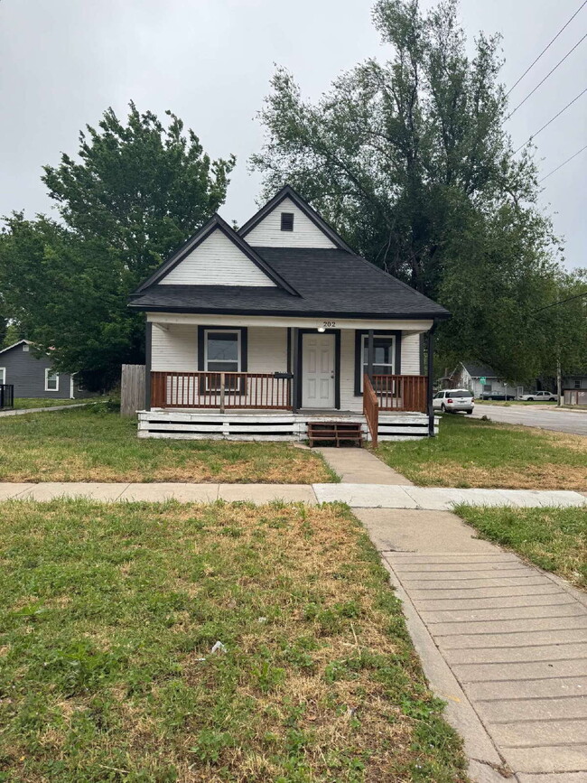 Building Photo - 202 N Ash St