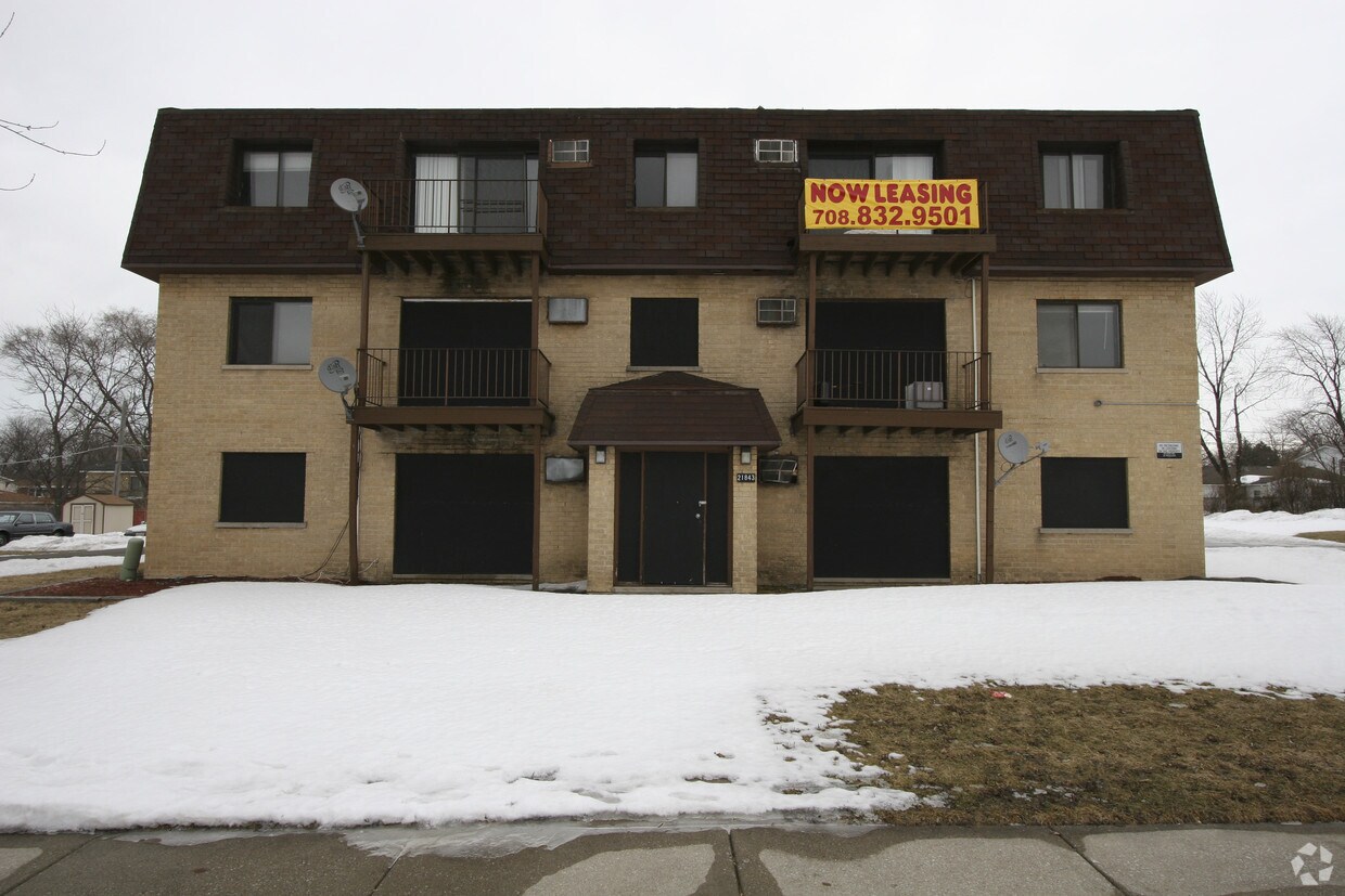Building Photo - 21843 Jeffrey Ave