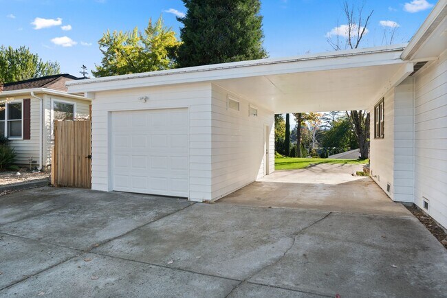 Foto del edificio - 560 N Keene Way Dr