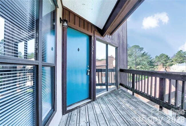 Foto del edificio - 8121 Cedar Glen Dr