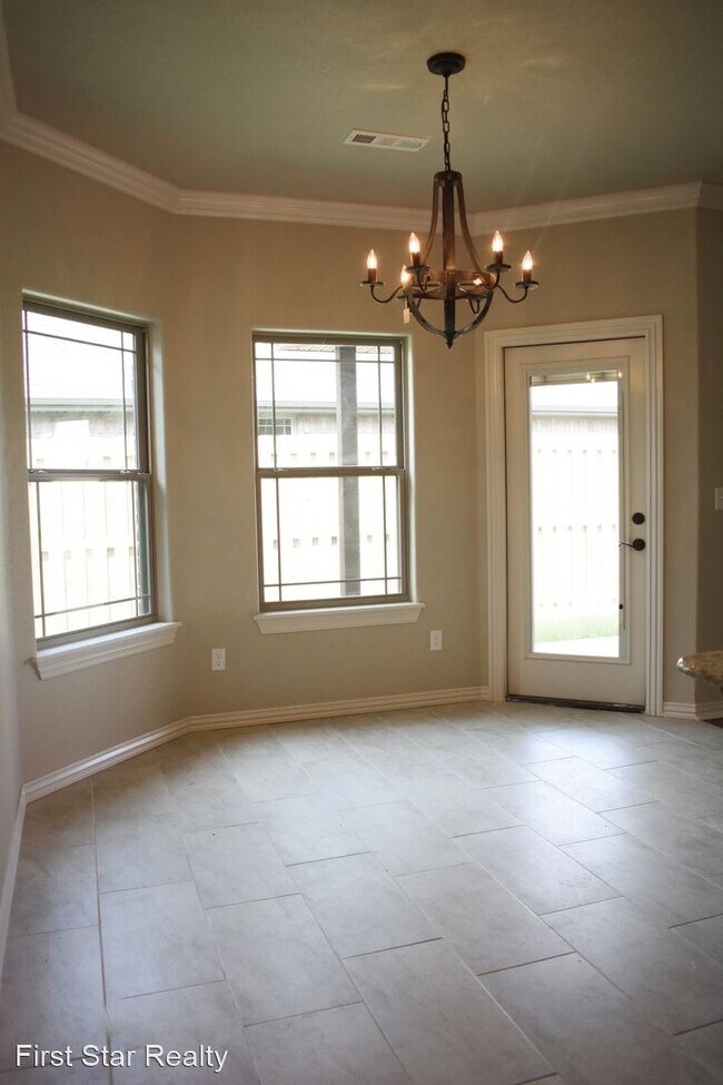 Foto del edificio - 4 br, 2.5 bath House - 5824 W Persimmon St...