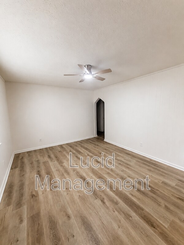Building Photo - 1134 Lincoln Ave