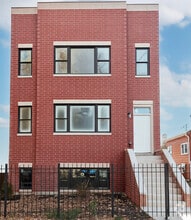 Building Photo - 4207 W Roscoe St
