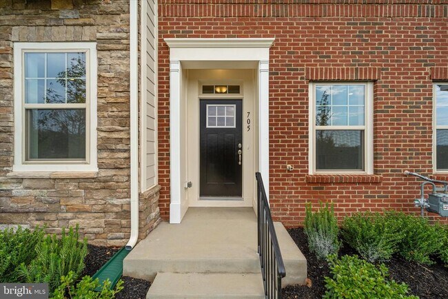 Foto del edificio - 705 Sawback Sq NE
