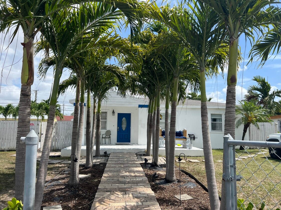 Primary Photo - 7595 SW 28th Street Rd