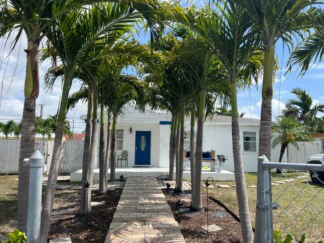 Building Photo - 7595 SW 28th Street Rd