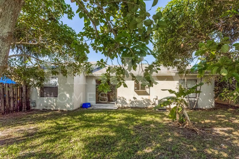 Foto del edificio - 5927 Ithaca Cir W