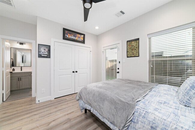 Foto del edificio - 3705 Creekmont Grn Ln