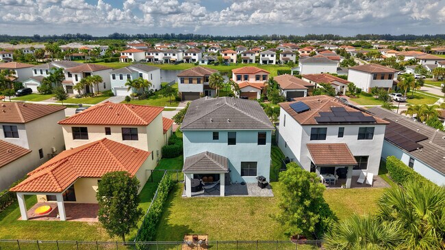 Foto del edificio - 16210 Sandy Shore Dr