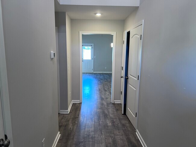 Foto del edificio - 3250 Clemons Cir