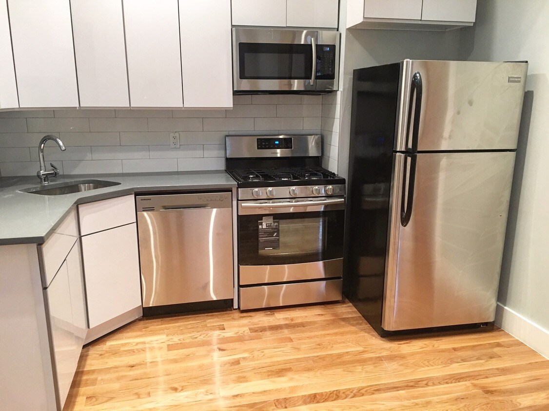 Primary Photo - 991 Wyckoff Ave