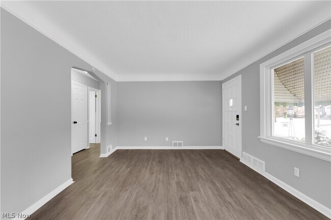 Foto del edificio - 22501 Arms Ave