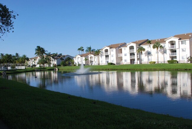 Building Photo - 2640 S University Dr