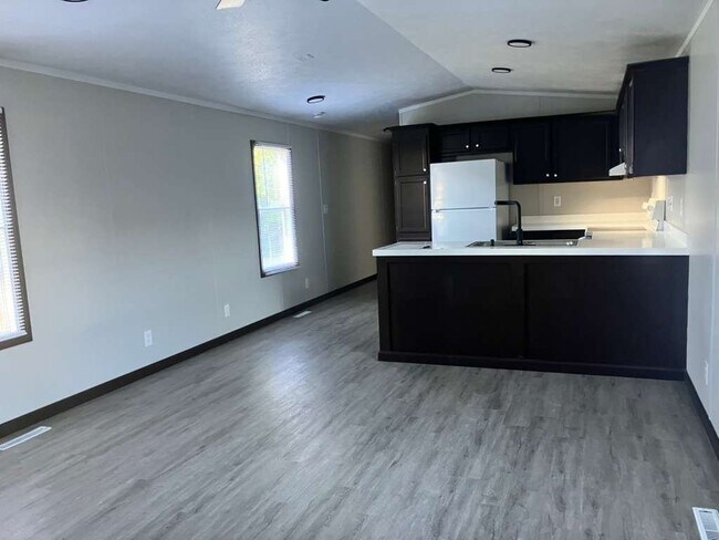 Building Photo - 40 Deerwood Park
