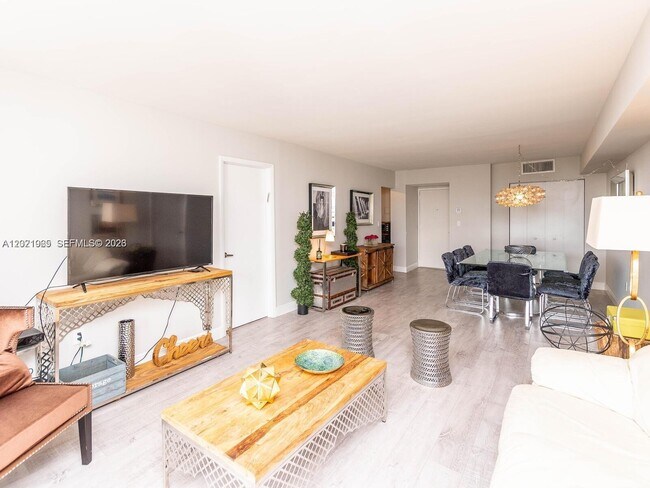 Foto del edificio - 3701 N Country Club Dr