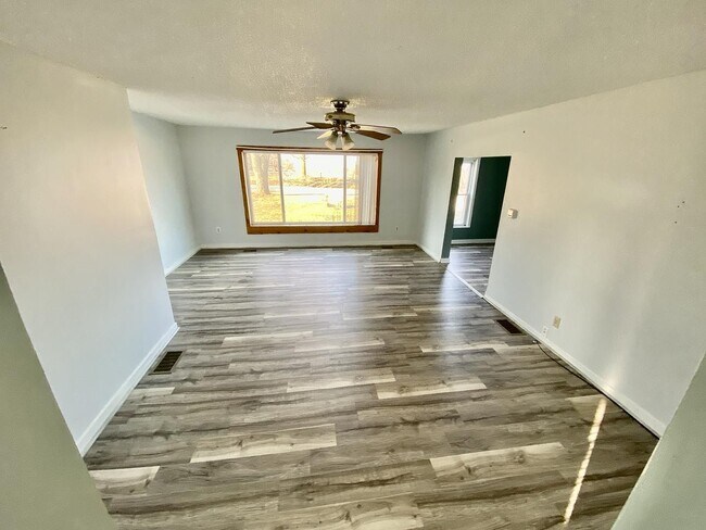 Building Photo - 30556 Lanan Rd