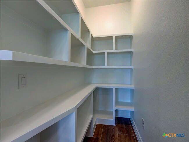 Building Photo - 505 Magan Ln