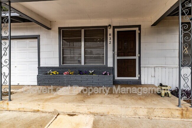 Building Photo - 832 W Merriweather St