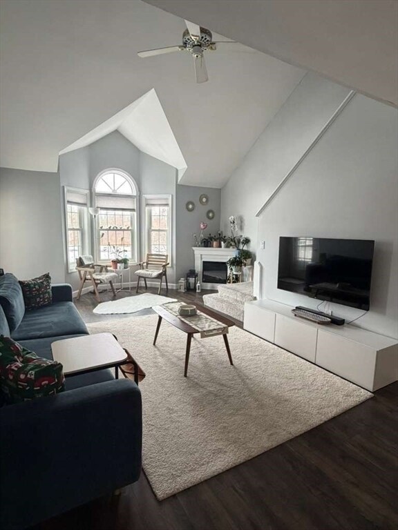 Foto del edificio - 212 Carriage Ln