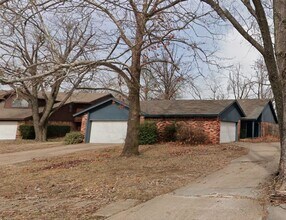 Building Photo - 3815 Lynnbrook Cir