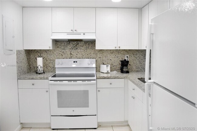 Building Photo - 8520-8536 SW 107th Ave