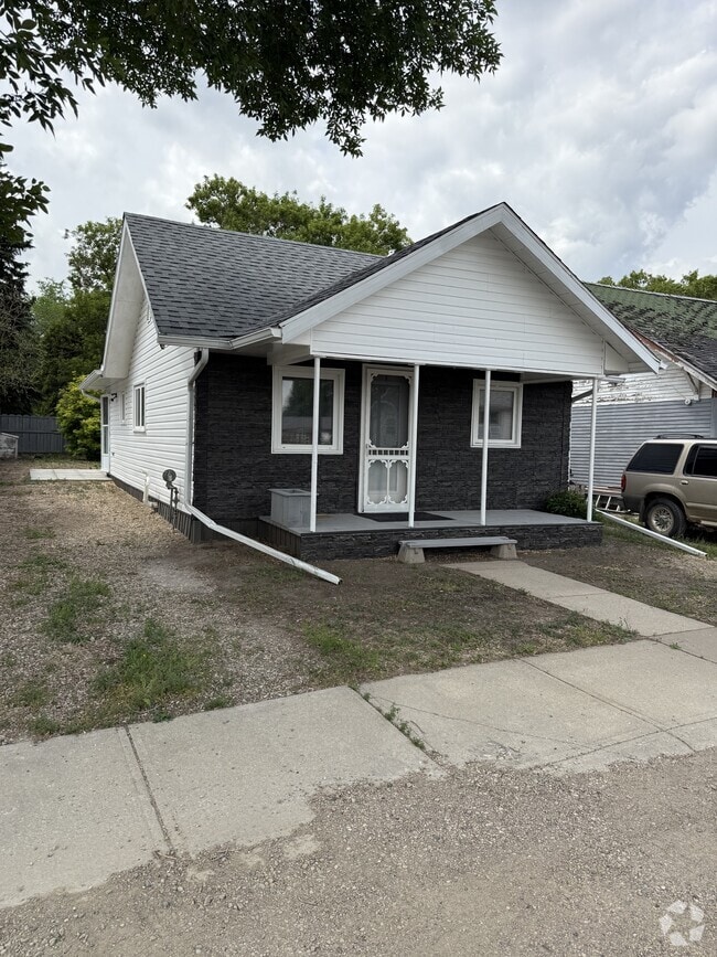 Building Photo - 836 Outlook Ave