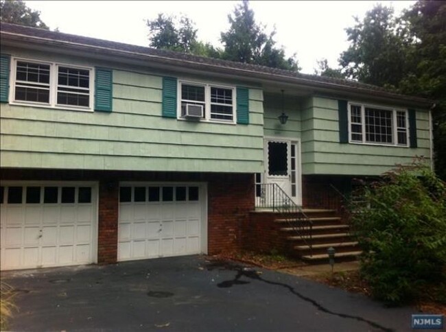Building Photo - 253 Brookside Ave