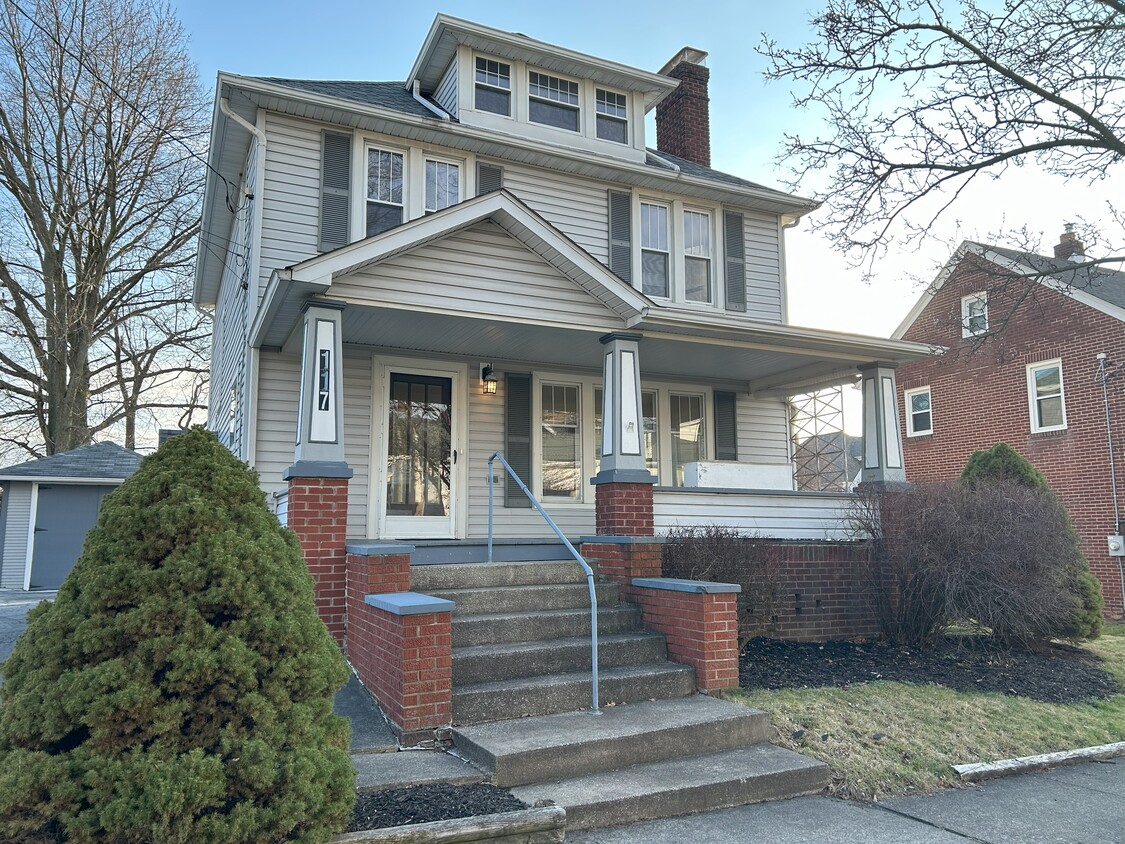Primary Photo - 117 E Boyer St