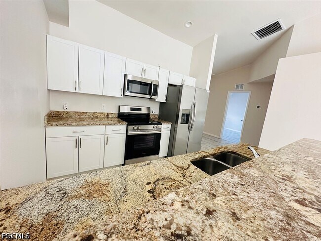 Foto del edificio - 217 Cape Coral Pkwy W