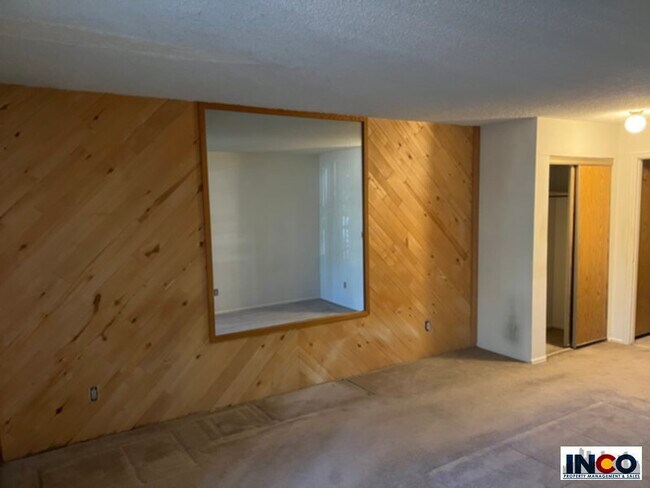 Building Photo - 14701 E Tennessee Dr