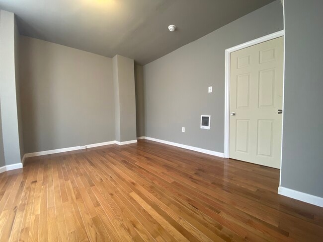 Photo - 4932 W Thompson St Apartment