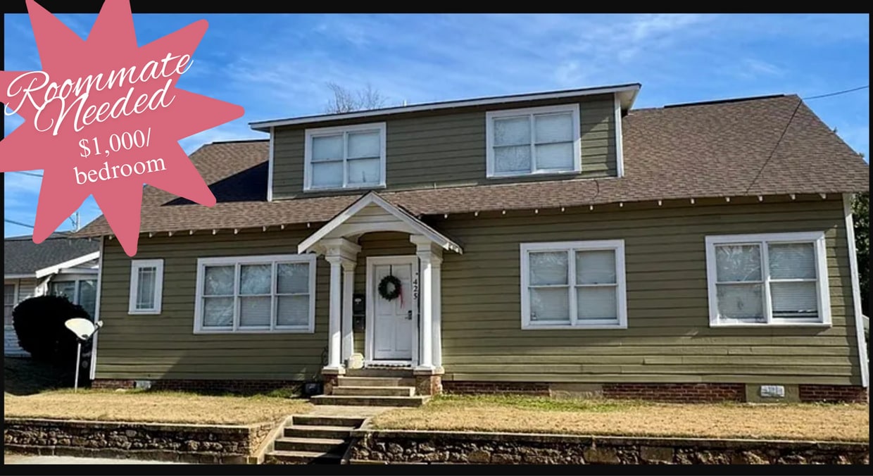 Photo - 425 Caplewood Drive