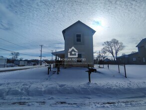 Building Photo - 1001 W 1st St